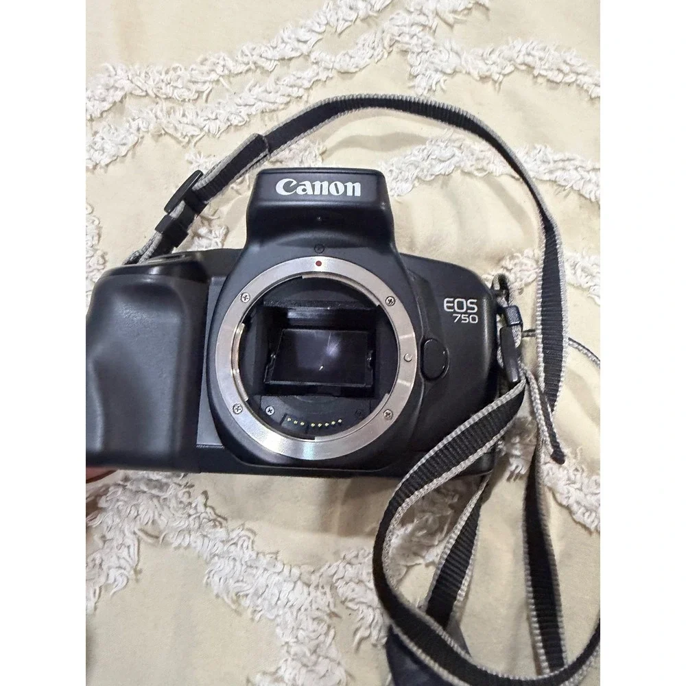 Canon EOS 750 35mm SLR Film Camera Body Only‎